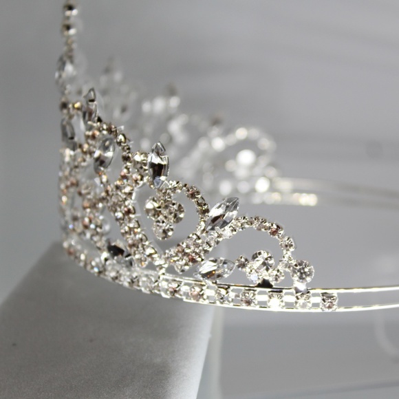 Tiara Sweet 15 - Picture 3 of 5